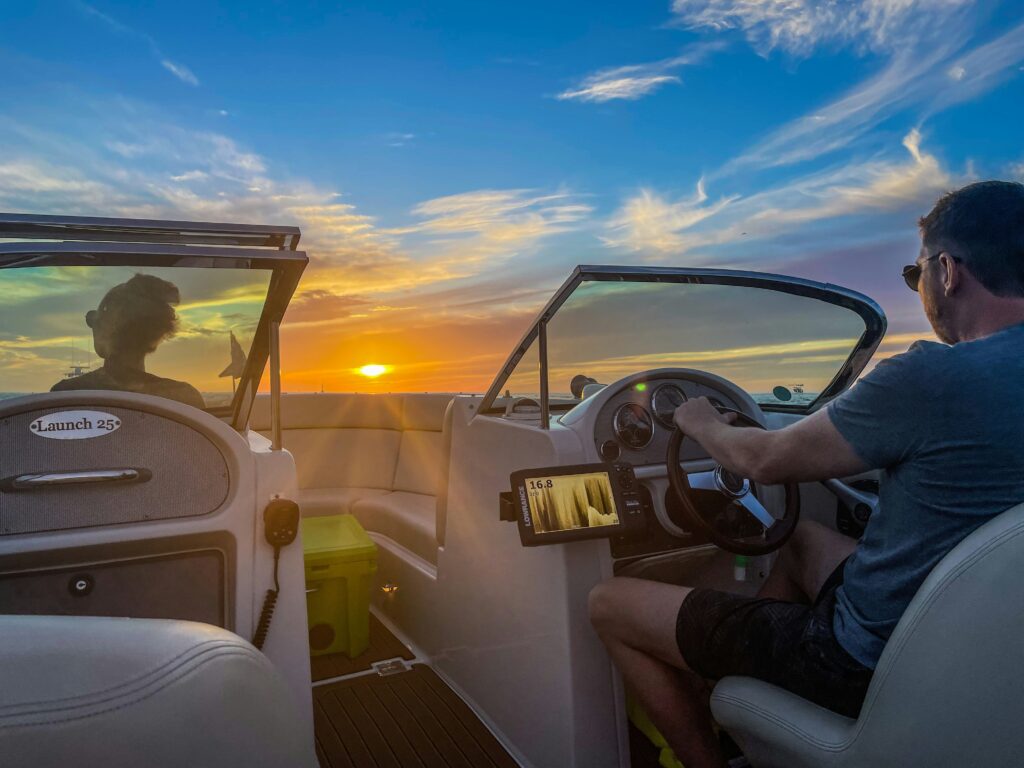 boat-insurance-brokerage-people-boating